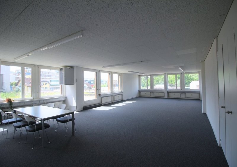 Foto 1 di Kanalstrasse 6, Dietikon