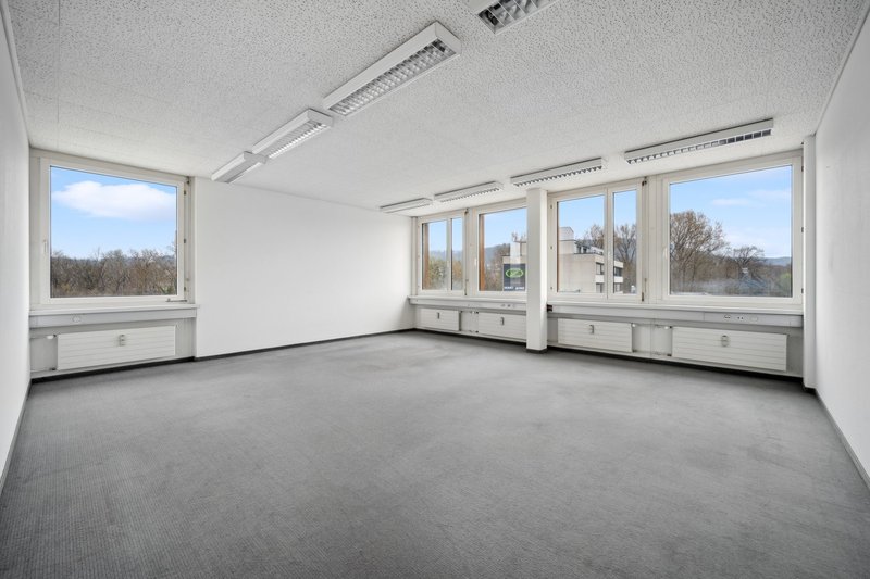 Foto 3 di Kanalstrasse 6, Dietikon