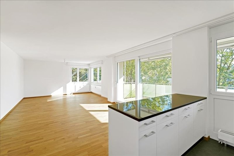 Foto 3 di Bottmingerstr. 121, Binningen