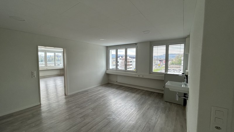 Foto 3 di Neue Winterthurerstrasse 30a, Dietlikon