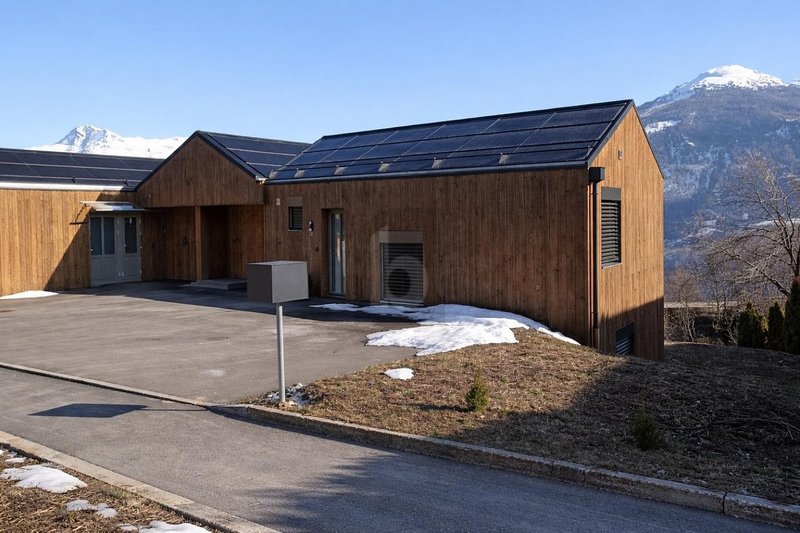 Photo 2 of Sur demande, Lens