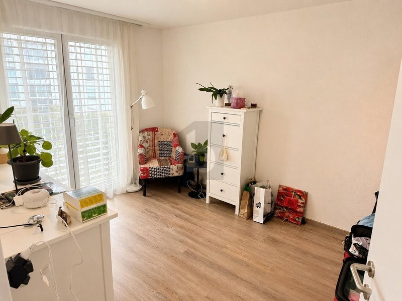Foto 3 di Auf Anfrage, Dübendorf