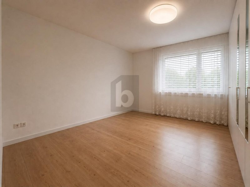 Foto 2 di Auf Anfrage, Reinach AG